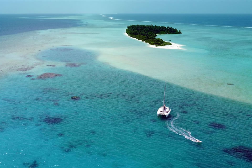 yacht charter sailing holiday destinations maldives